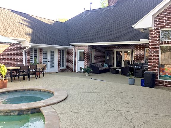 2nd image of 1331 Emerald Green Ln