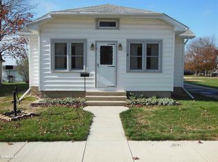 110 S 5th Ave, Forreston, IL
