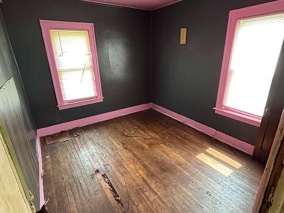 3rd image of 4510 Fairview St