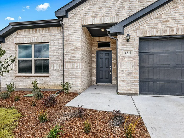 4317 Cordata Dr — Photo 3