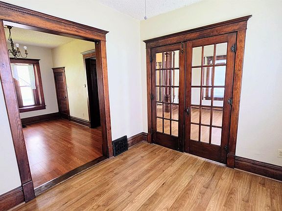 2nd image of 415 Cutler St