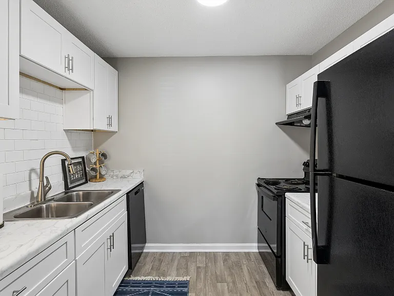 Compass Vista Apartments — Photo 40