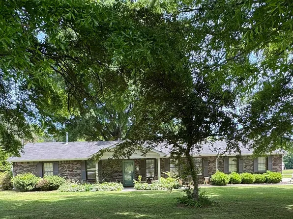 1861 New Center Rd, Hartselle, AL 35640