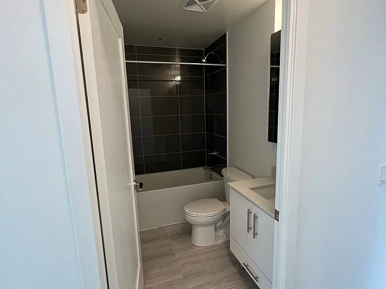 105 Oneida Cres #705 — Photo 8