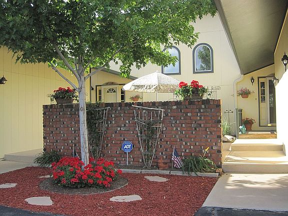 Court yard between units