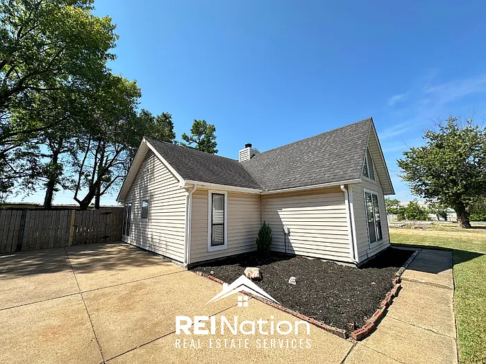 3 bed, 2.0 bath, 1440 sqft, $1,495 — Photo 2