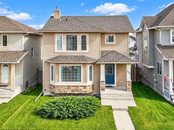 2nd image of 133 Luxstone Pl N