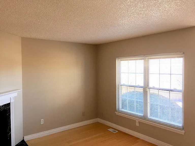 8084 Lexington Park Dr — Photo 4