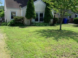 11 Nimitz Rd, Rumford, RI 02916
