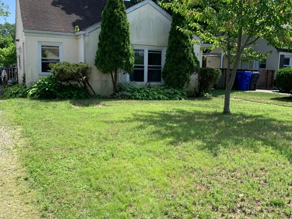 11 Nimitz Rd, Rumford, RI 02916