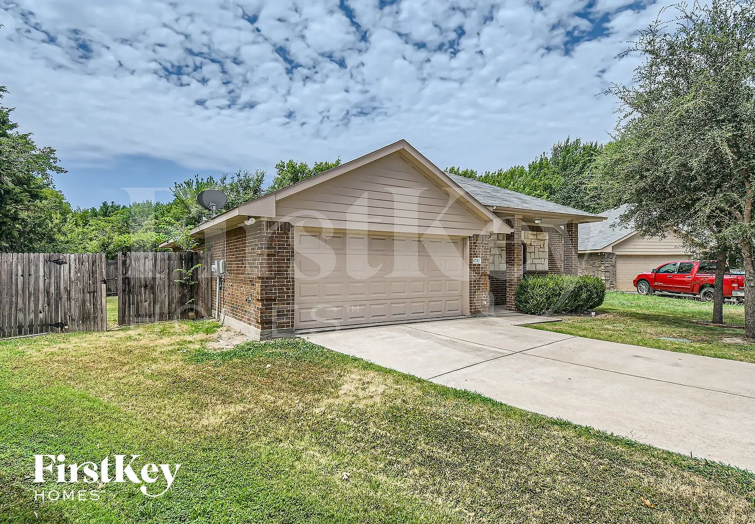 3 bed, 2.0 bath, 1804 sqft, $2,230 — Photo 2