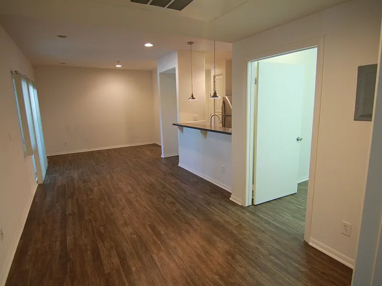 251 Robinson St — Photo 26