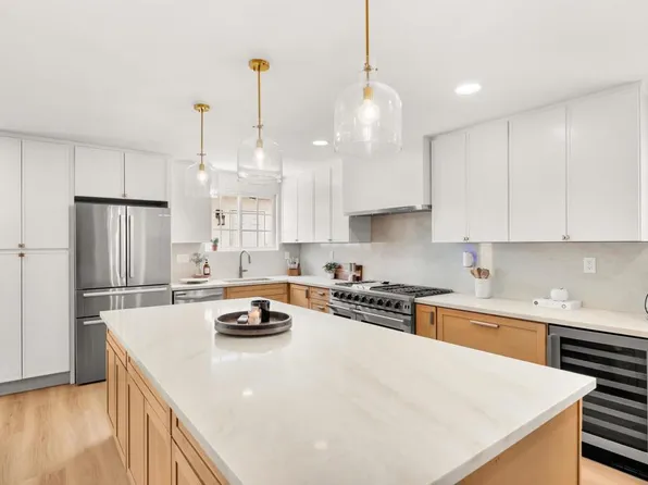 2690 Cowley Way, San Diego, CA 92110