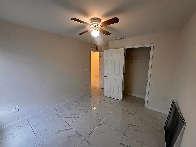 2927 NW 4th Pl — Photo 9