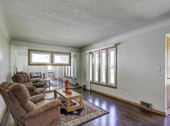 3rd image of 1042 6th Ave S