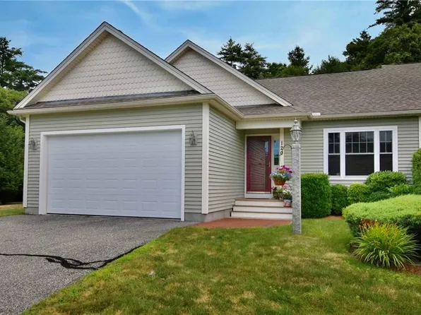120 Country Meadow Ln, Glocester, RI 02814