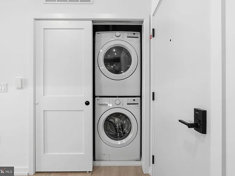 203 S 13th St #3B — Photo 9