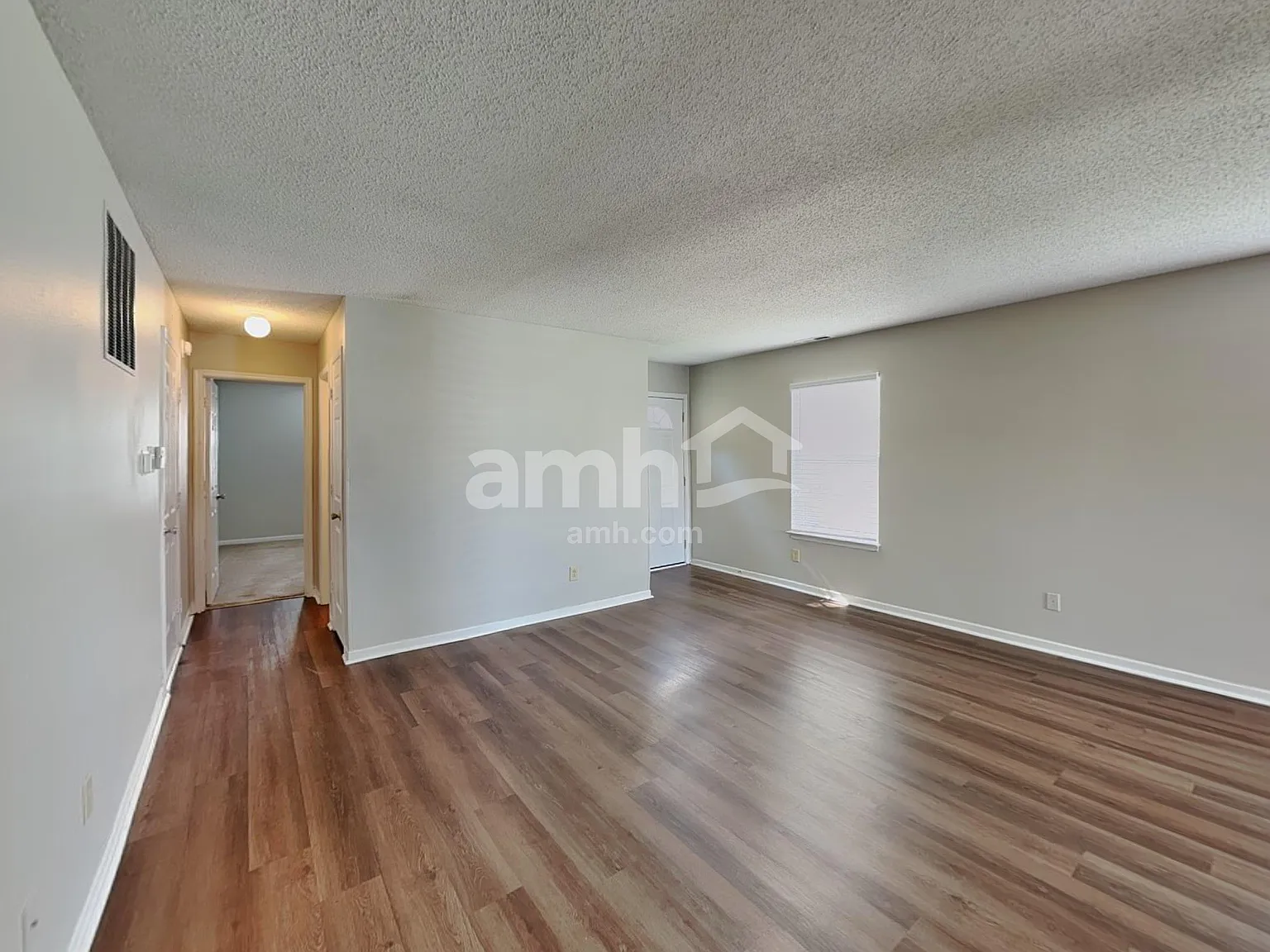 3 bed, 2.0 bath, 1204 sqft, $1,670 — Photo 4