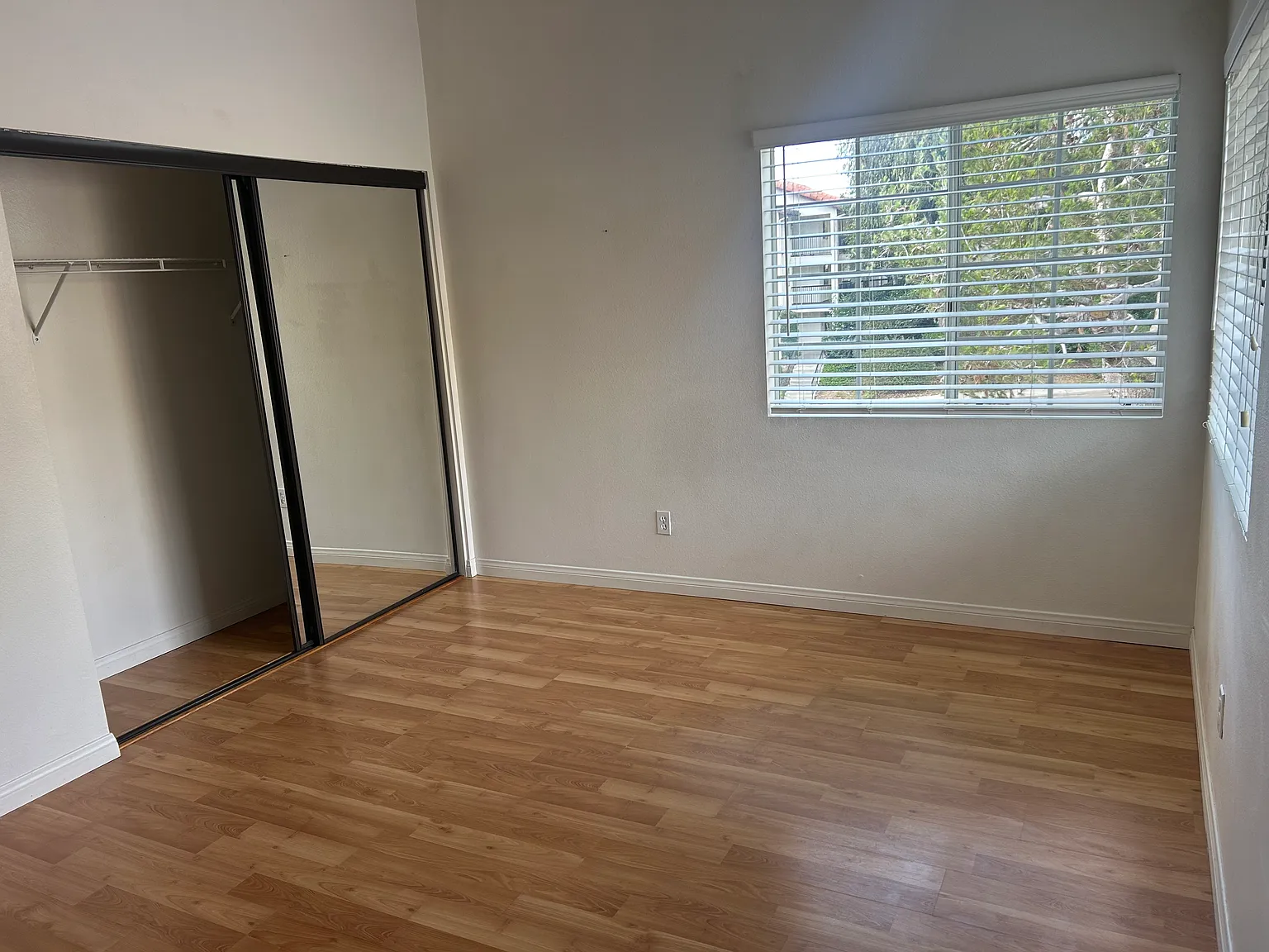 2 bed, 969 sqft, $3,188 — Photo 4