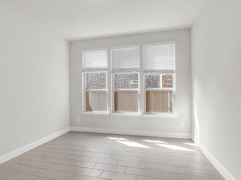 7243 Crowell Ave — Photo 4