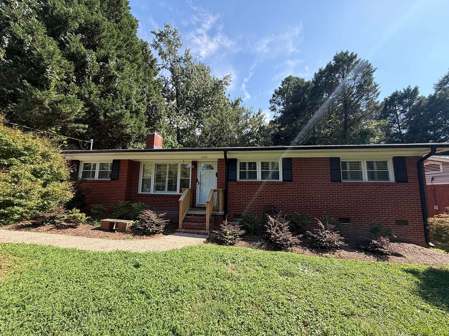 Beautiful Three Bedroom Home in Amity Gardens! — Photo 1