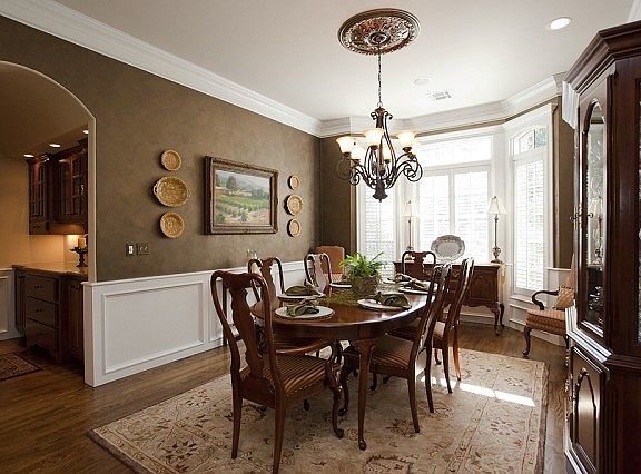 Elegant formal dining