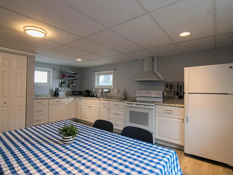 Fully equipped kitchen.