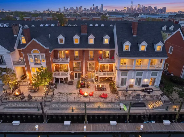 26 Half Moon Isle #26, Jersey City, NJ 07305