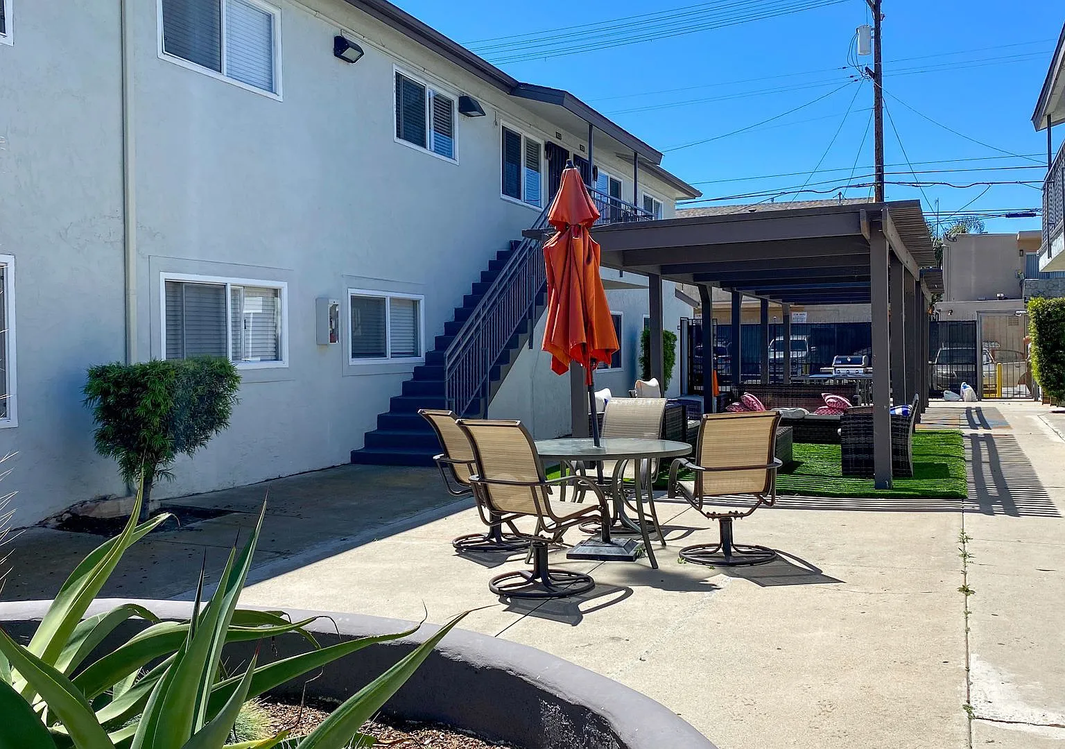 VL 32nd Street — Photo 1