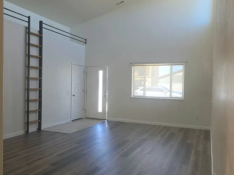 388 Blue River Dr — Photo 5