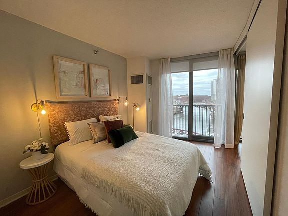 3rd image of 550 N Kingsbury St #1001