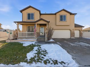 1108 E Searle Ln, Eagle Mountain, UT 84005