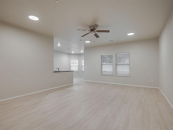 5th image of 225 E Abbot Ln