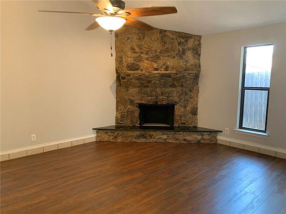 5th image of 330 Softwood Dr