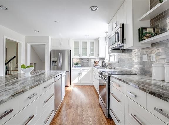3rd image of 7553 Rockfalls Dr