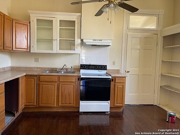4th image of 229 Barrera St