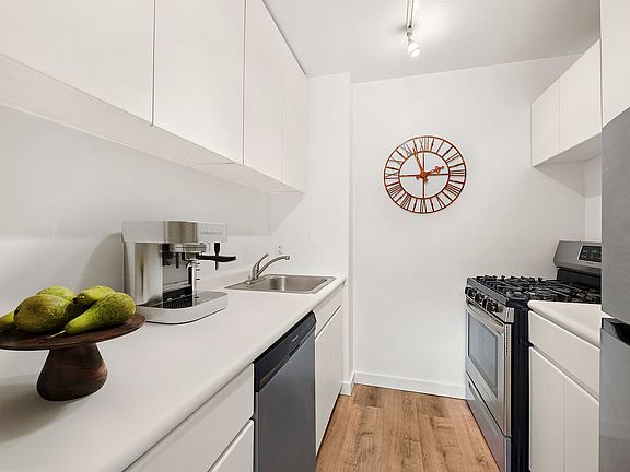 5th image of 1 Irving Pl APT U7g