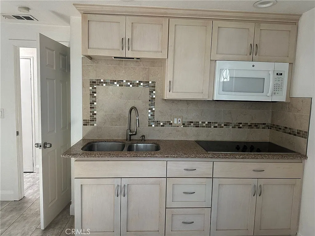 1 bed, 600 sqft, $1,350 — Photo 3