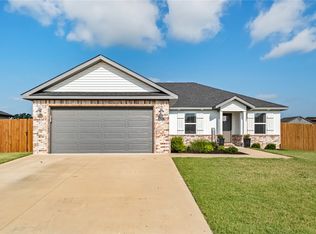 421 N Wyandotte St, Farmington, AR 72730