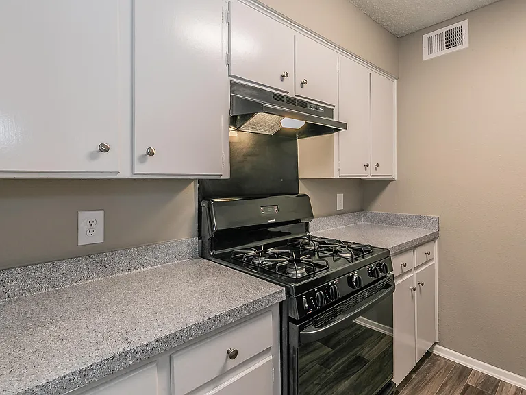 Davis Park Apartments — Photo 28