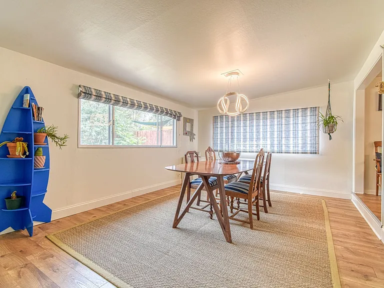 410 Pearl St — Photo 12