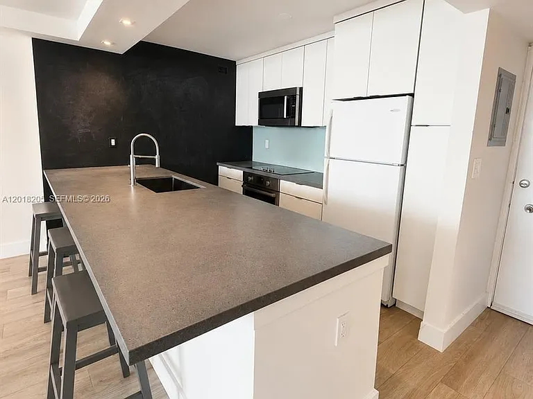 5 Island Ave #9B — Photo 8