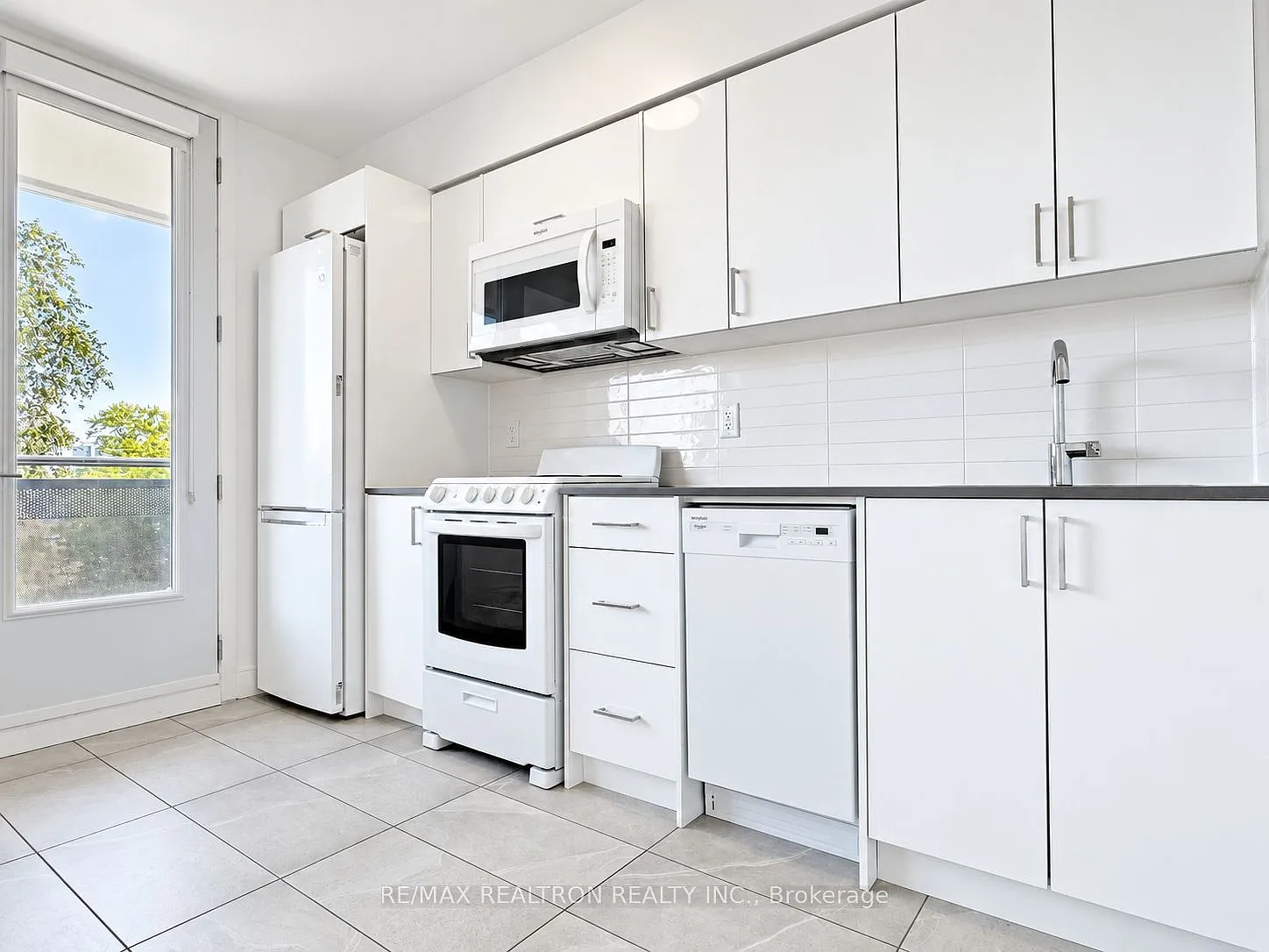 Studio, $2,095 — Photo 3