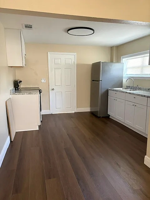 2 bed, 880 sqft, $1,500 — Photo 4