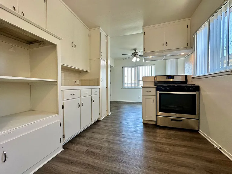 12516 Truro Ave — Photo 3