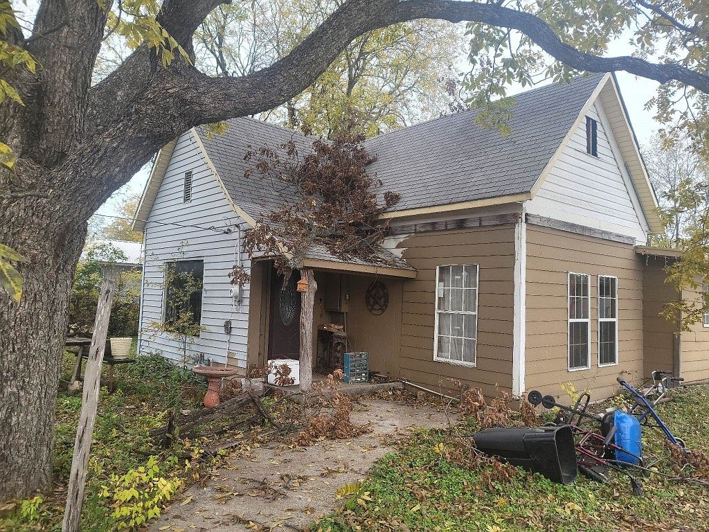 212 F St, Meridian, TX 76665 Zillow