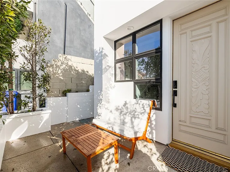 4104 Highland Ave — Photo 2