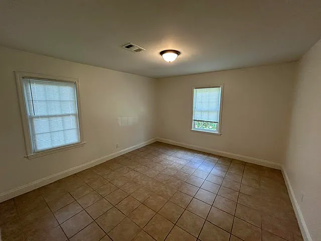 3 bed, 1200 sqft, $2,195 — Photo 4