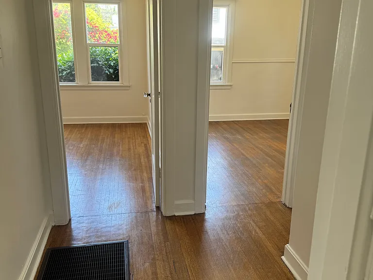 2142 Selby Ave — Photo 6
