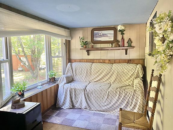 4th image of 6 Loren Ln